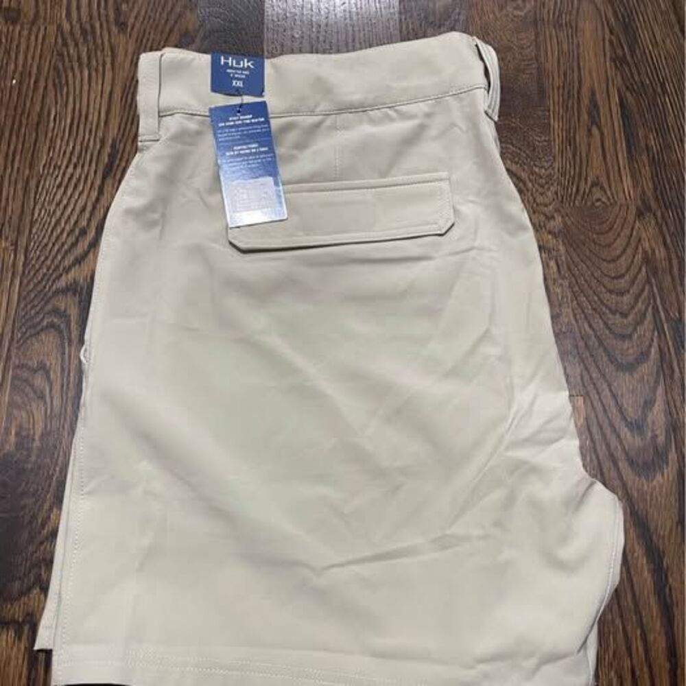 NWT HUK XXL Men’s Shorts Beige Pursuit 6” Inseam